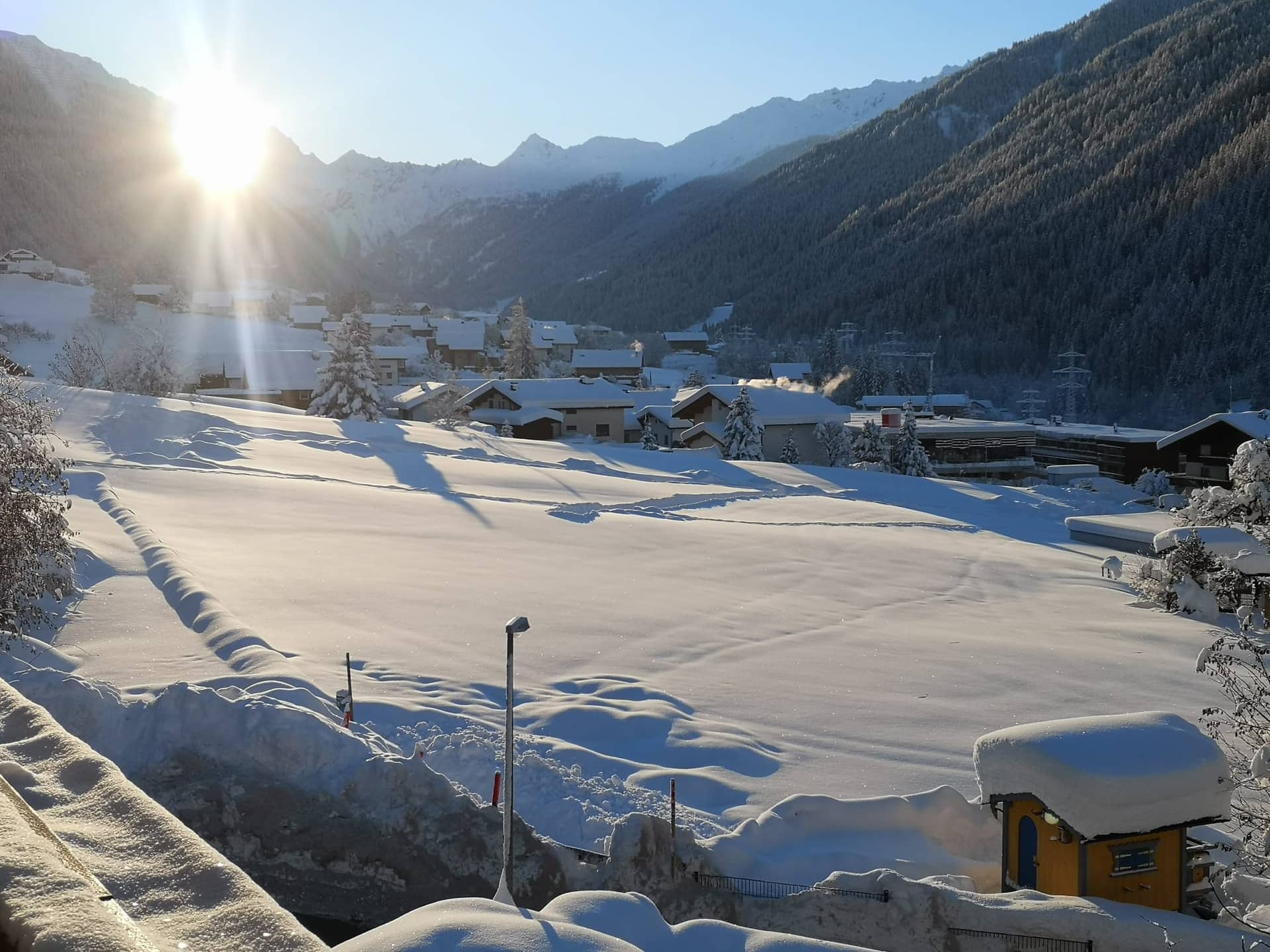St. Gallenkirch im Winter bei tiefstehender Sonne